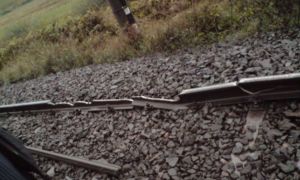 ÎNTÂRZIERI mari pe calea ferată. Șina de tren s-a RUPT pe traseul Brașov - Sighișoara