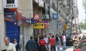 Scandal uriaș în lumea bancară: O bancă prezentă în România se prăbușește la bursă