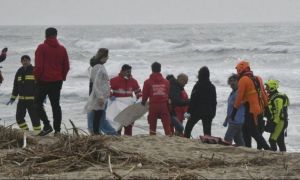 Cel puțin 60 de migranți au murit în urma naufragiului unei ambarcaţiuni în Calabria
