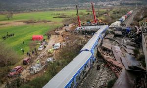 MAE: Un român dispărut, posibilă VICTIMĂ a tragediei de pe calea ferată din Grecia