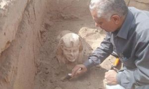 Arheologii au descoperit un sfinx care ZÂMBEȘTE 