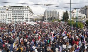 VIDEO Proteste VIOLENTE în Grecia. Oamenii vor măsuri și răspunsuri după tragedia feroviară