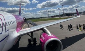 Zeci de pasageri panicați după ce două aeronave WIZZ AIR s-au ciocnit pe un aeroport din România