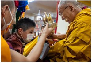 Un copil mongol născut în SUA, NOUL LIDER spiritual al budismului tibetan