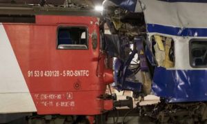 Accidentul feroviar de la Galați. Acul vitezometrului locomotivei a rămas blocat la 75km/h; o persoană a murit și alte trei au fost rănite