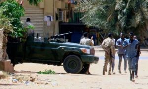 Lupte între militari în Sudan - peste 80 de morți și 1.100 de răniți