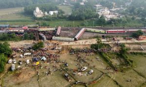 TRAGEDIE. Două trenuri s-au ciocnit frontal în India; 300 de morți și 850 de răniți