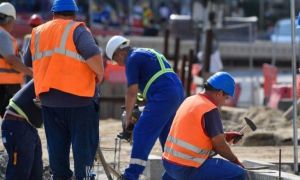 Constructorii acuză Guvernul de încălcarea angajamentelor și anunță un protest în Piața Victoriei