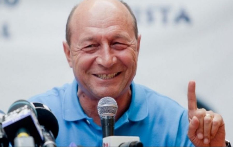 Băsescu, conferință printre HOHOTE de râs. Ce le-a răspuns candidatul românilor