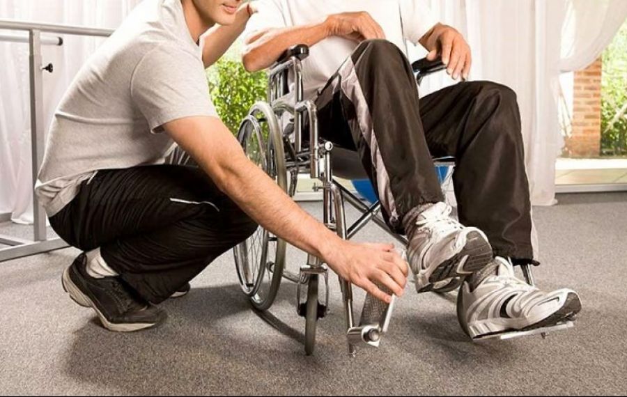 Guvernul promite BANI pentru asistenții personali și persoanele cu dizabilități