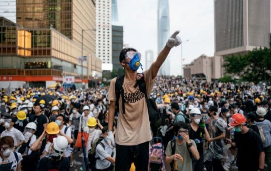 Zeci de activiști pro-democrație, arestați în Hong Kong 