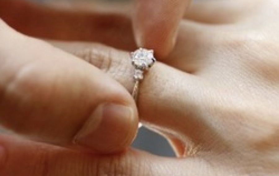 Ce a făcut o tânără din Chișinău ca să SCAPE de inelul de logodnă