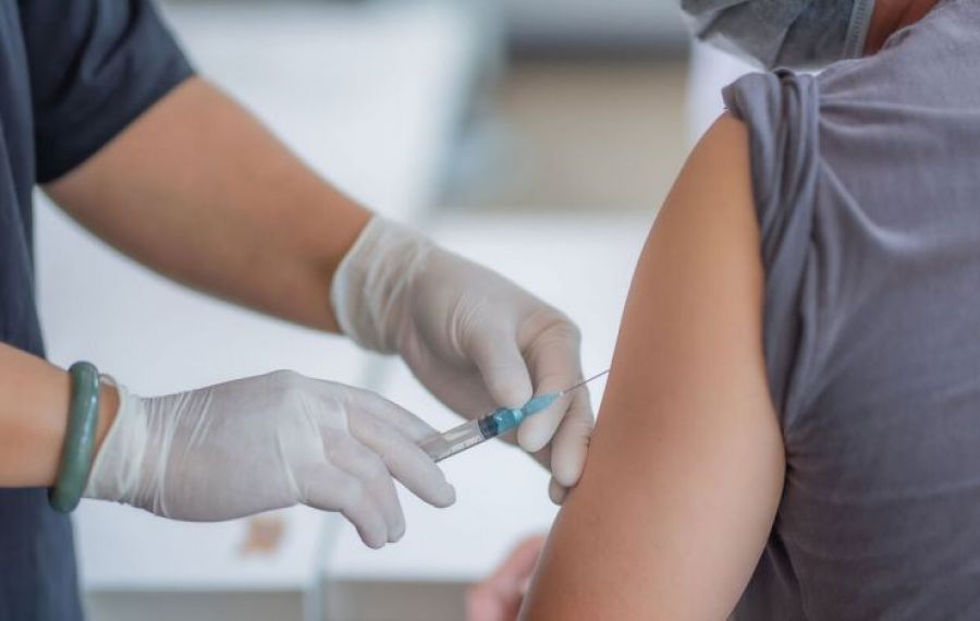 Câți ROMÂNI s-au vaccinat până acum împotriva Covid? Sute de reacții adverse