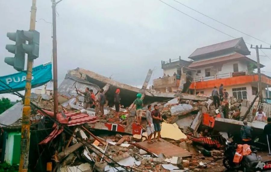 Cutremur de 6,2 grade în insula indoneziană Sulawesi - cel puțin 7 morți
