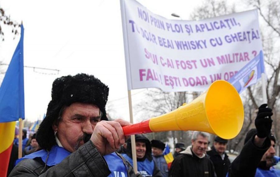 Protest la Palatul Cotroceni: Bugetarii cer salarii mai mari
