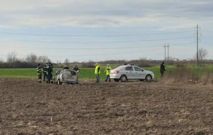 Cadavru CARBONIZAT, găsit într-o maşină arsă lângă Timişoara