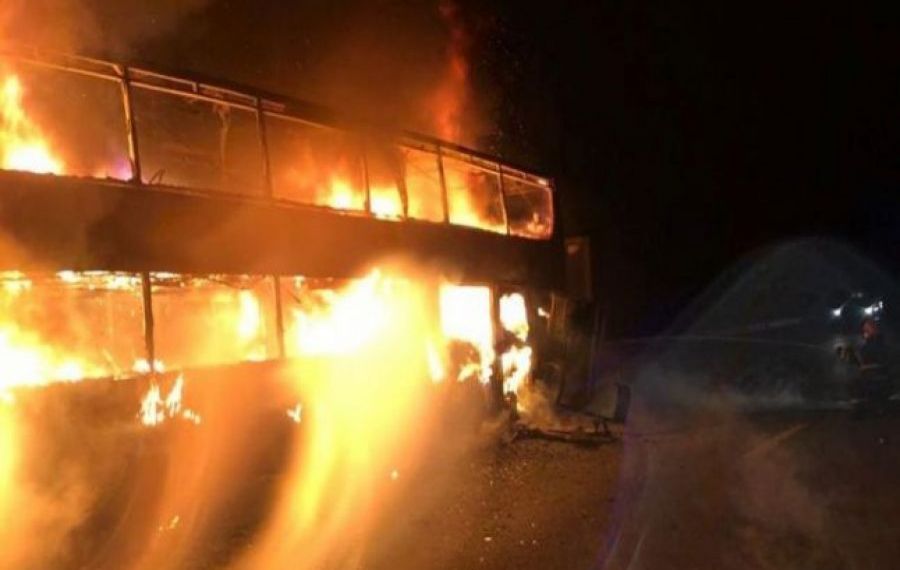 Un autocar cu 44 de pasageri a luat foc pe A1. În ce stare se află aceștia
