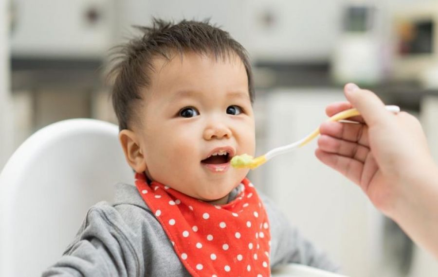 Mâncare de bebeluși TOXICĂ, descoperită în patru produse alimentare