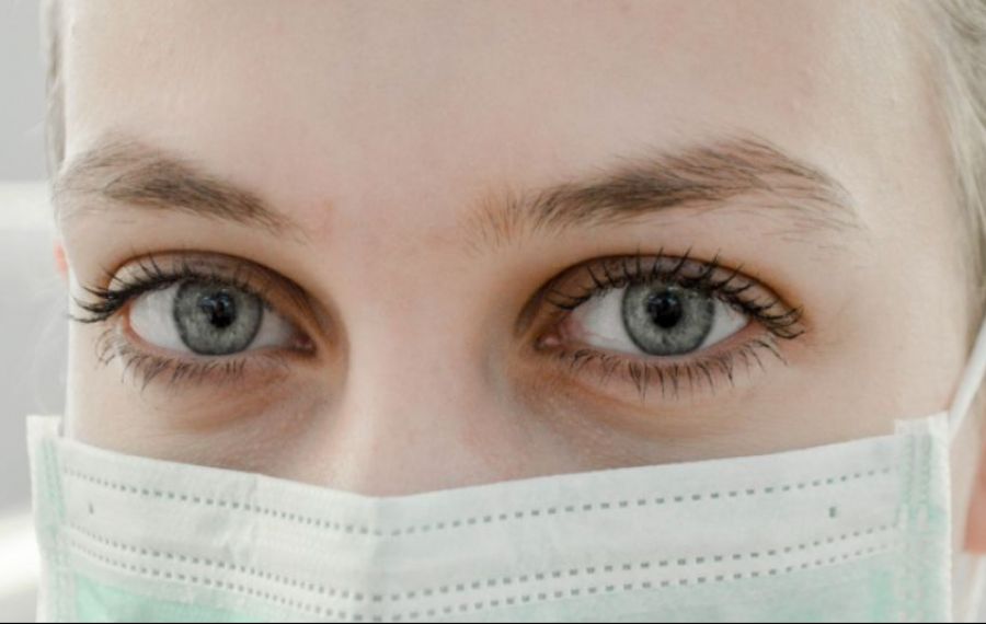 Coronavirus: De ce persoanele vaccinate trebuie să poarte mască?