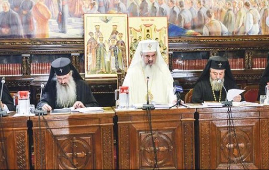 DECIZII importante luate în Sfântul Sinod în legătură cu BOTEZUL și obligațiile preoților