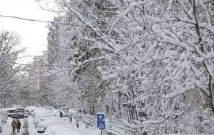 PROGNOZĂ meteo specială pentru București: Vreme rece și NINSORI