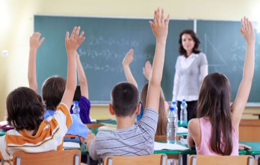 Câți elevi și cadre didactice s-au INFECTAT zilnic în școlile românești