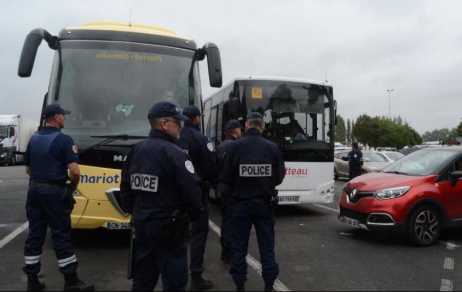 Un autocar cu români care aveau teste PCR false a fost sechestrat în Franța