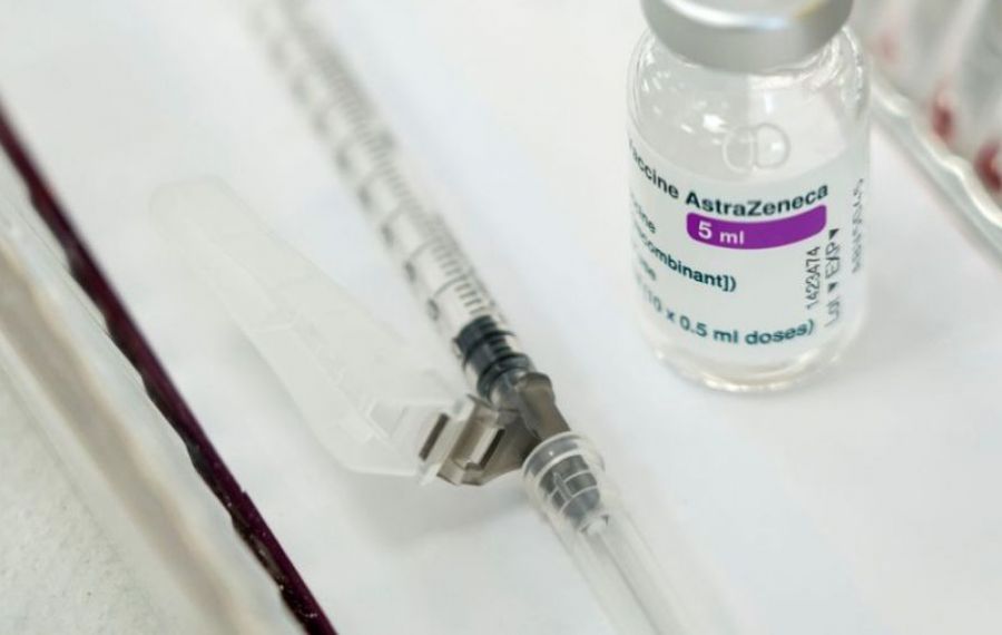 Vaccinul AstraZeneca, peste jumătate din reacțiiile adverse în ultimele 24 de ore de imunizare