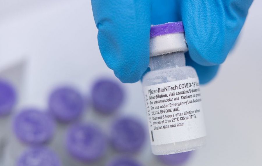 Peste jumătate de milion de doze de vaccin Pfizer-BioNTech sosesc luni în România