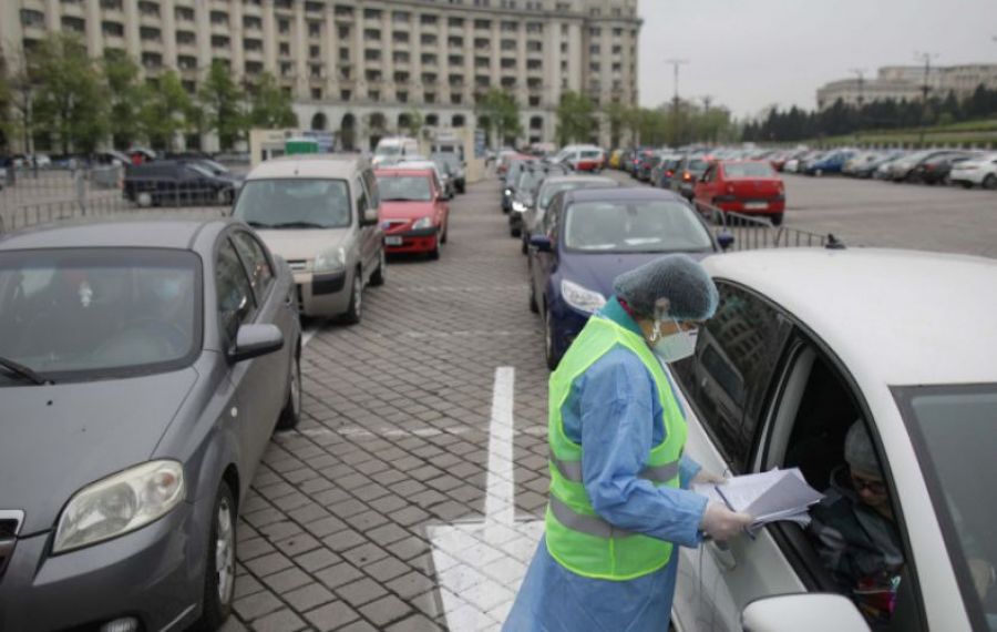 Coronavirus: Succes înregistrat de Centrul drive-thru din București: 100 de persoane s-au vaccinat în primele două ore de la deschidere