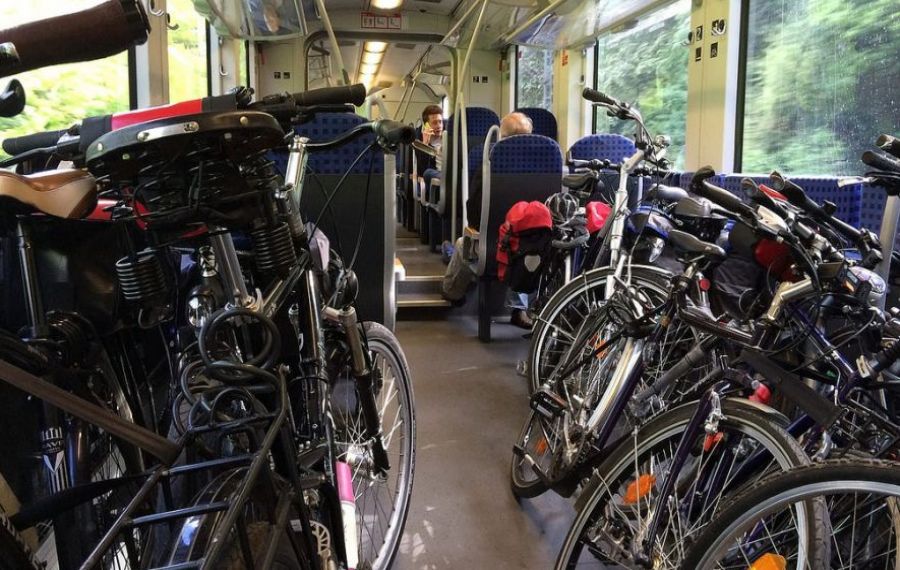 Precizările CFR Călători despre transportul bicicletelor cu trenul
