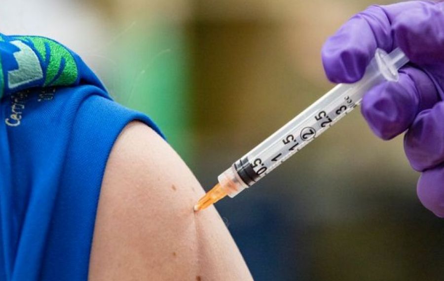 Prima țară din lume care își plătește cetățenii să se vaccineze anti-covid