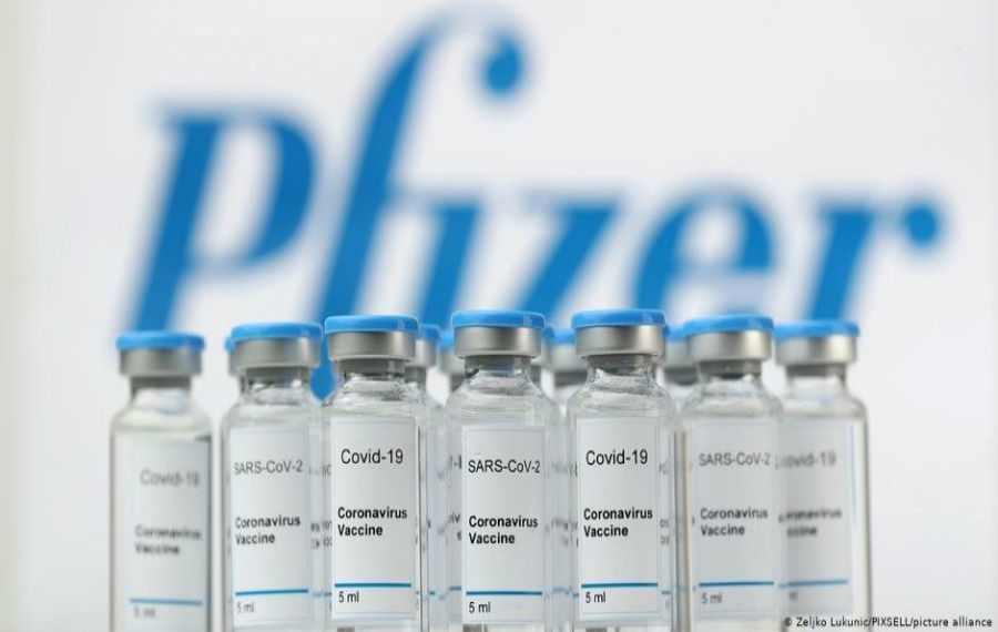 Aproape 1 milion de doze de vaccin Pfizer ajung, luni, în România