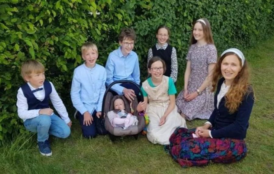 Familia Furdui a rămas fără cei 7 copii, luați de Protecția Copilului din Germania