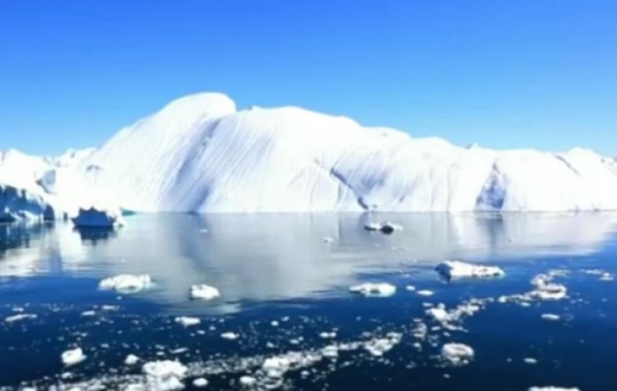 Pentru prima oară în istorie, a plouat pe vârfurile ghețarilor din Groenlanda