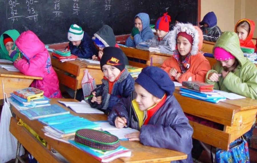 BILANȚ îngrijorător înainte de noul an școlar: Mii de școli fără pază, încălzire sau transport pentru elevi