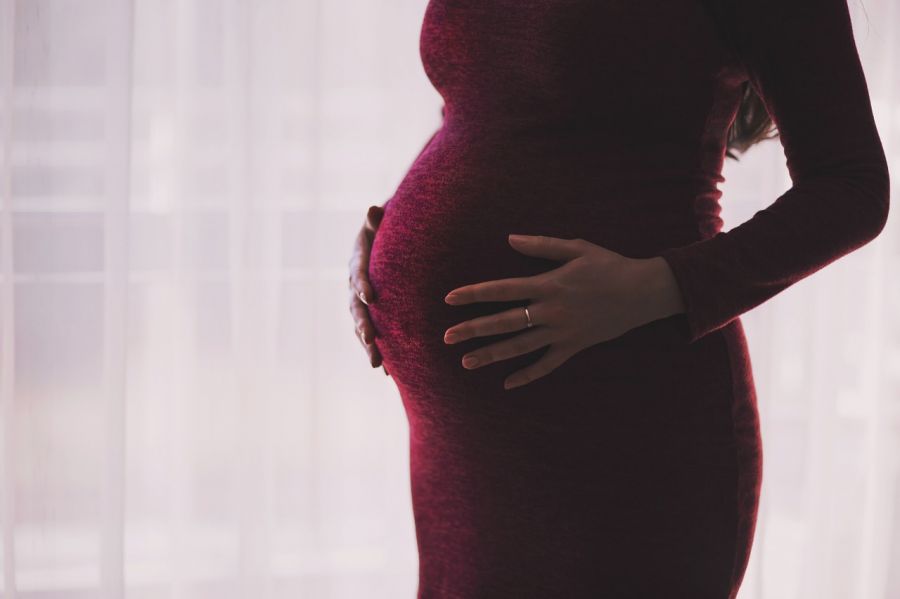 Numărul gravidelor MINORE din Vaslui s-a dublat în 2021! Câte fete sub 15 ani au devenit MAME