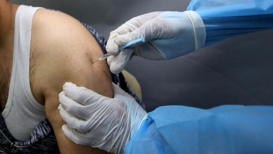 Sibiu: un pacient vaccinat cu schema completă A MURIT, după ce s-a infectat cu SARS CoV-2
