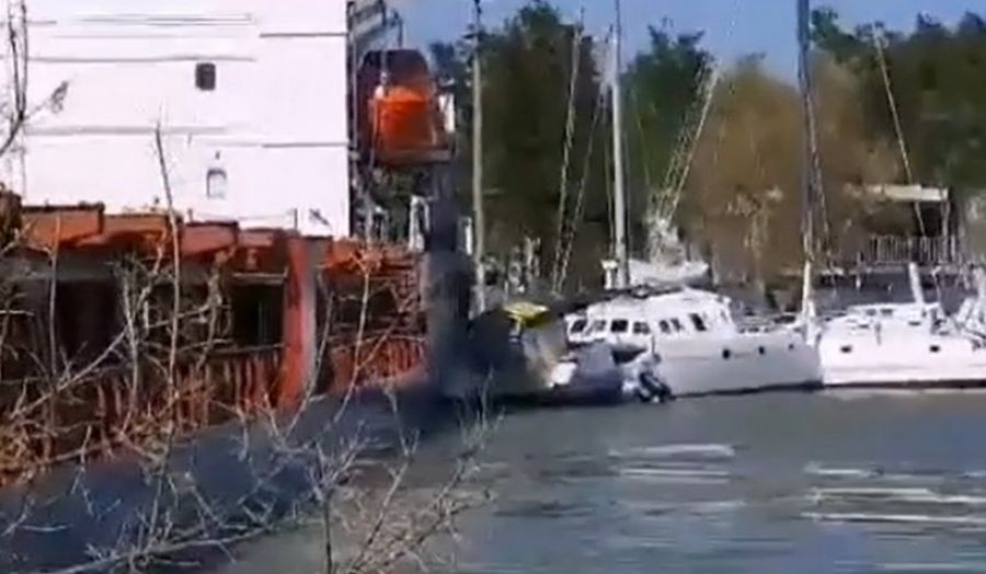 ACCIDENT naval în Delta Dunării. Trei ambarcațiuni de agrement, DISTRUSE de o navă străină