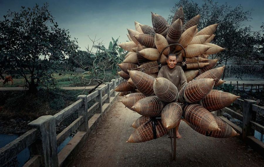„Vânzătorul” din Vietnam, în topul celor mai impresionante fotografii de călătorie din lume