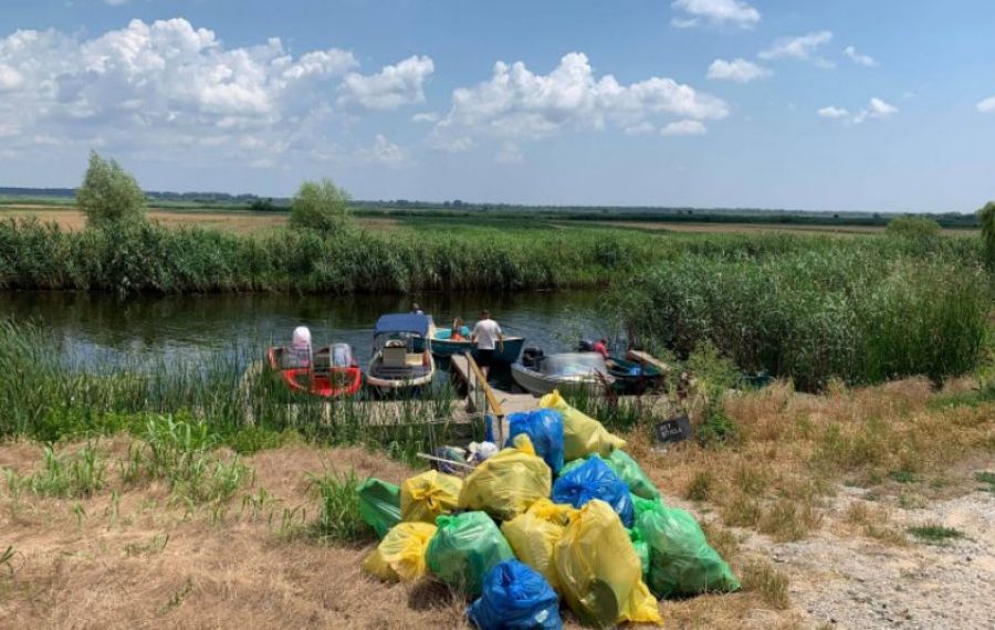 Acțiune de curățare a Deltei: Peste 1000 de saci de cu deșeuri au fost strânși de voluntari