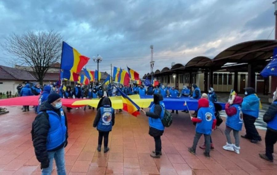 Mii de oameni la cele două „marșuri al Unirii” organizate la Alba Iulia de AUR și „Diaspora Europeană”