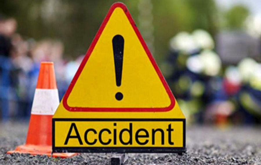 Accident grav în Ialomița: Un șofer a murit carbonizat după ce s-a izbit de un copac cu maşina, care a luat foc