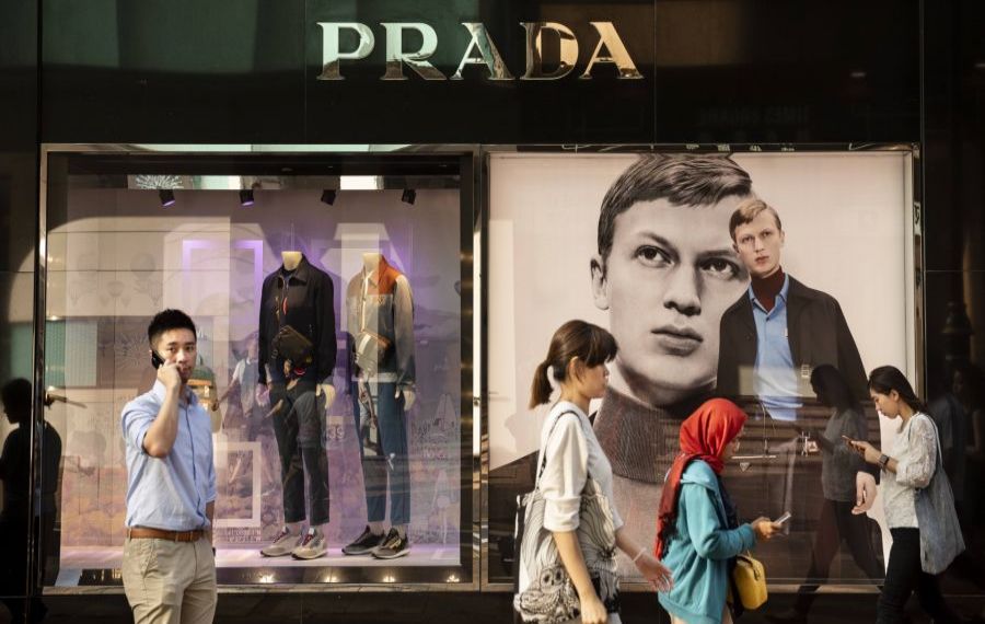 Brandul de lux Prada a cumpărat o fabrică din România