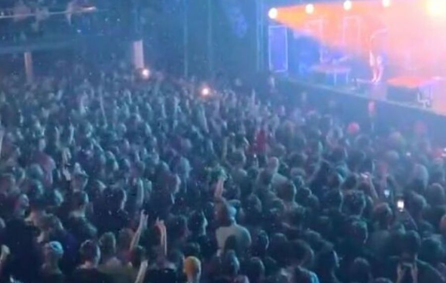 VIDEO Mii de oameni au ÎNJURAT războiul într-un concert din Rusia