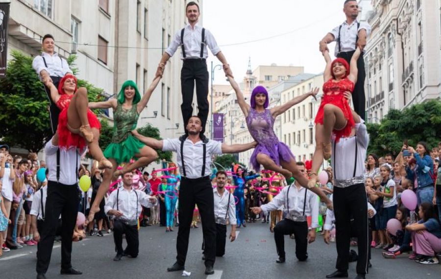 Artiștii Circului Metropolitan, paradă pe străzile din Sectorul 6 al Capitalei
