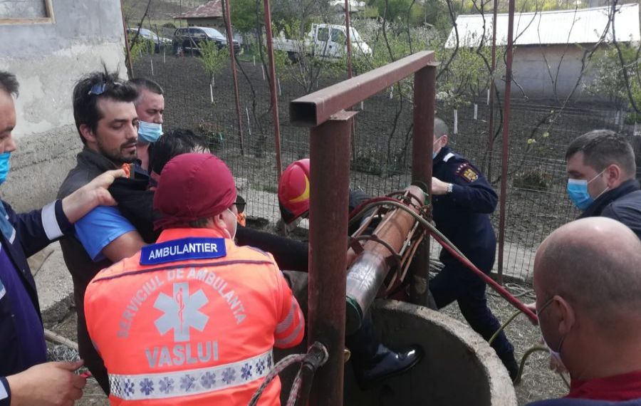TRAGEDIE în Vrancea: Trei bărbați, blocați într-o fântână, și-au pierdut viața