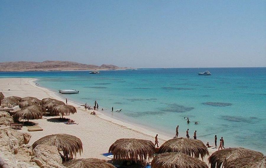 O femeie a murit după ce a fost atacată de rechin în Marea Roșie: Egiptul și-a închis plajele