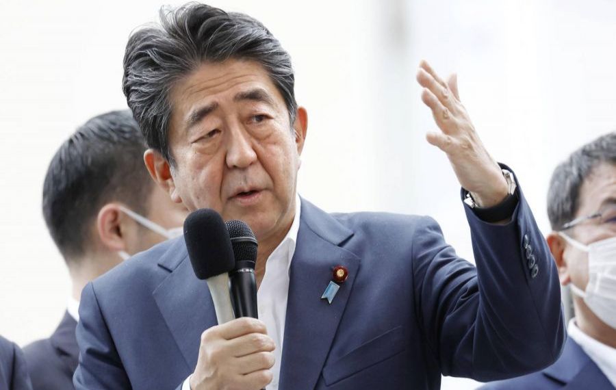 Tentativă de asasinat asupra fostului premier japonez, Shizo Abe. A fost împușcat în timp ce ținea un discurs
