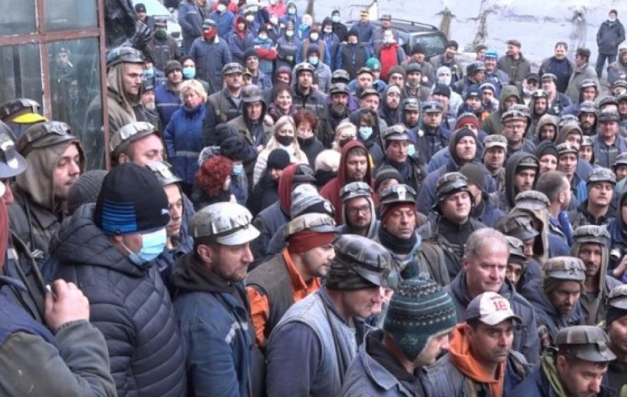 Minerii AMENINȚĂ cu venirea la Bucureşti: "Cerem instituirea stării de urgenţă în Sistemul Energetic Naţional"